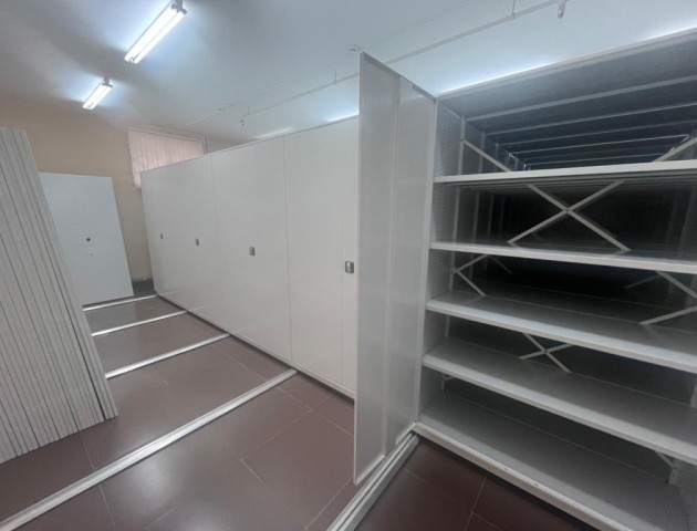 передвижные стеллажи с дверцами