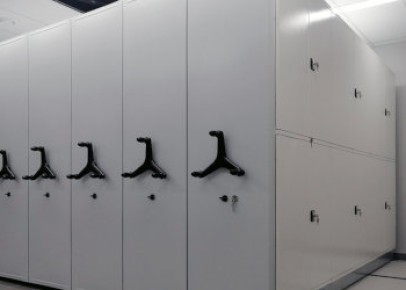 Стеллажи с дверями